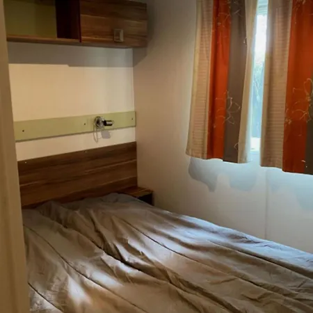 Mobil Avec Terrasse, 2 Chambres, 4 Pers. - Api-1-52-840 Campsite